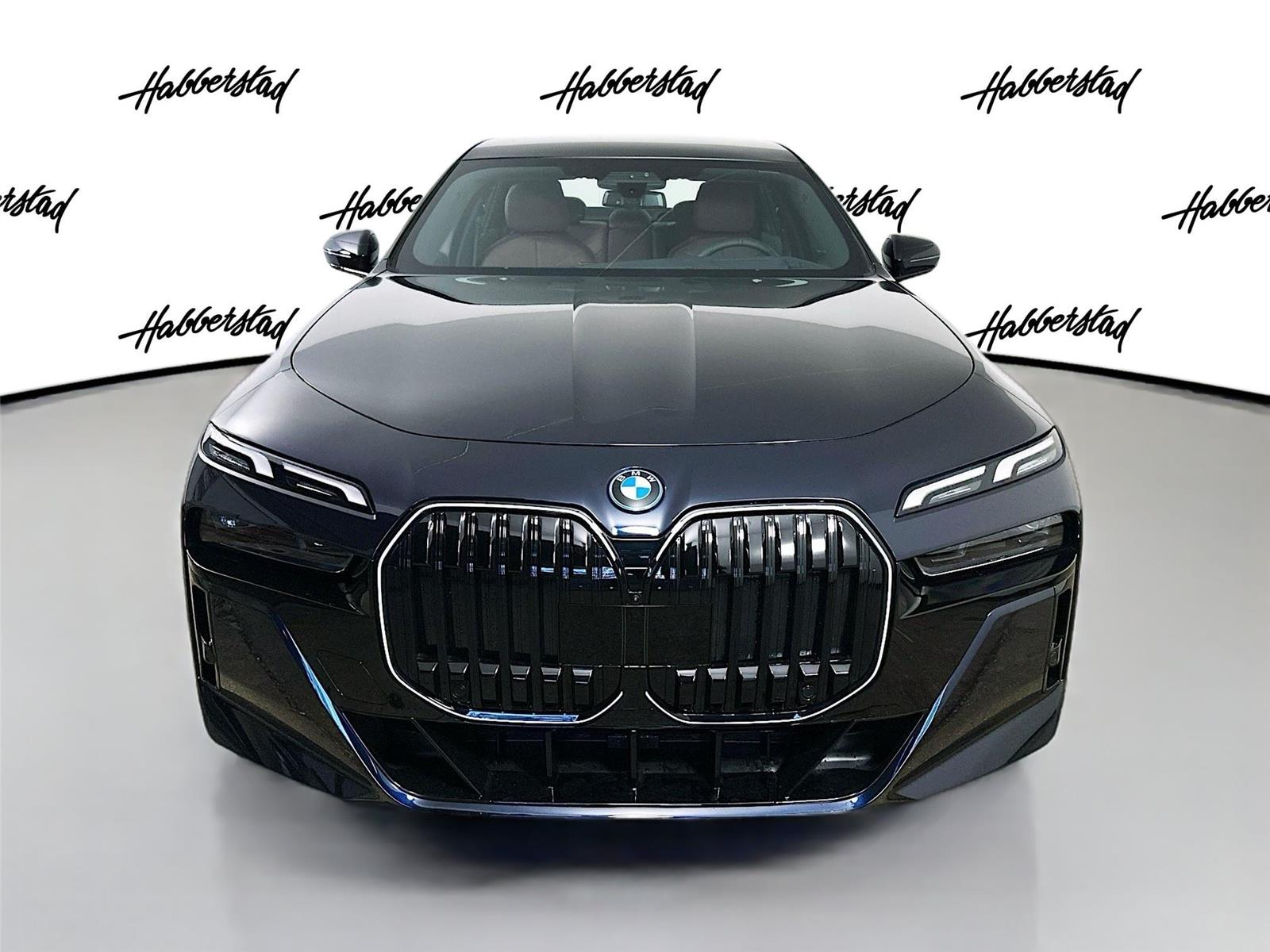 2026 Bmw 750e photo 2