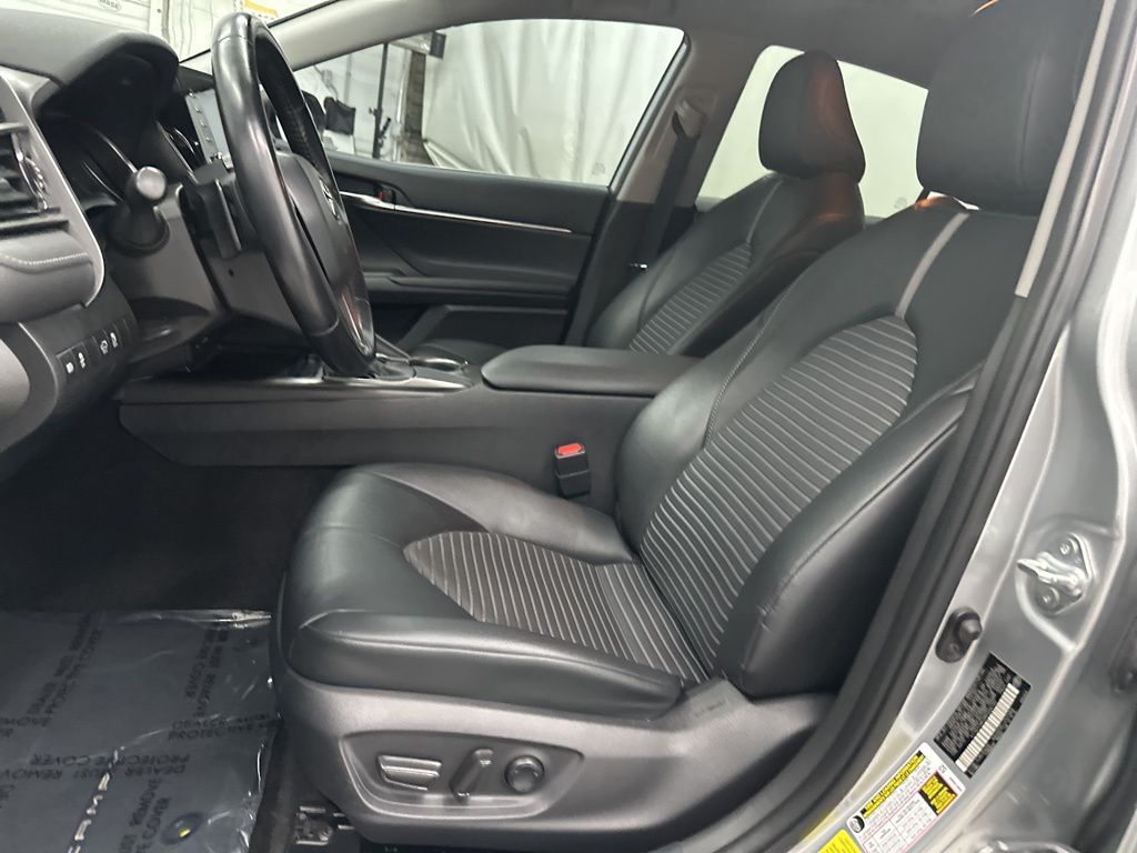 2021 Toyota Camry SE photo 16