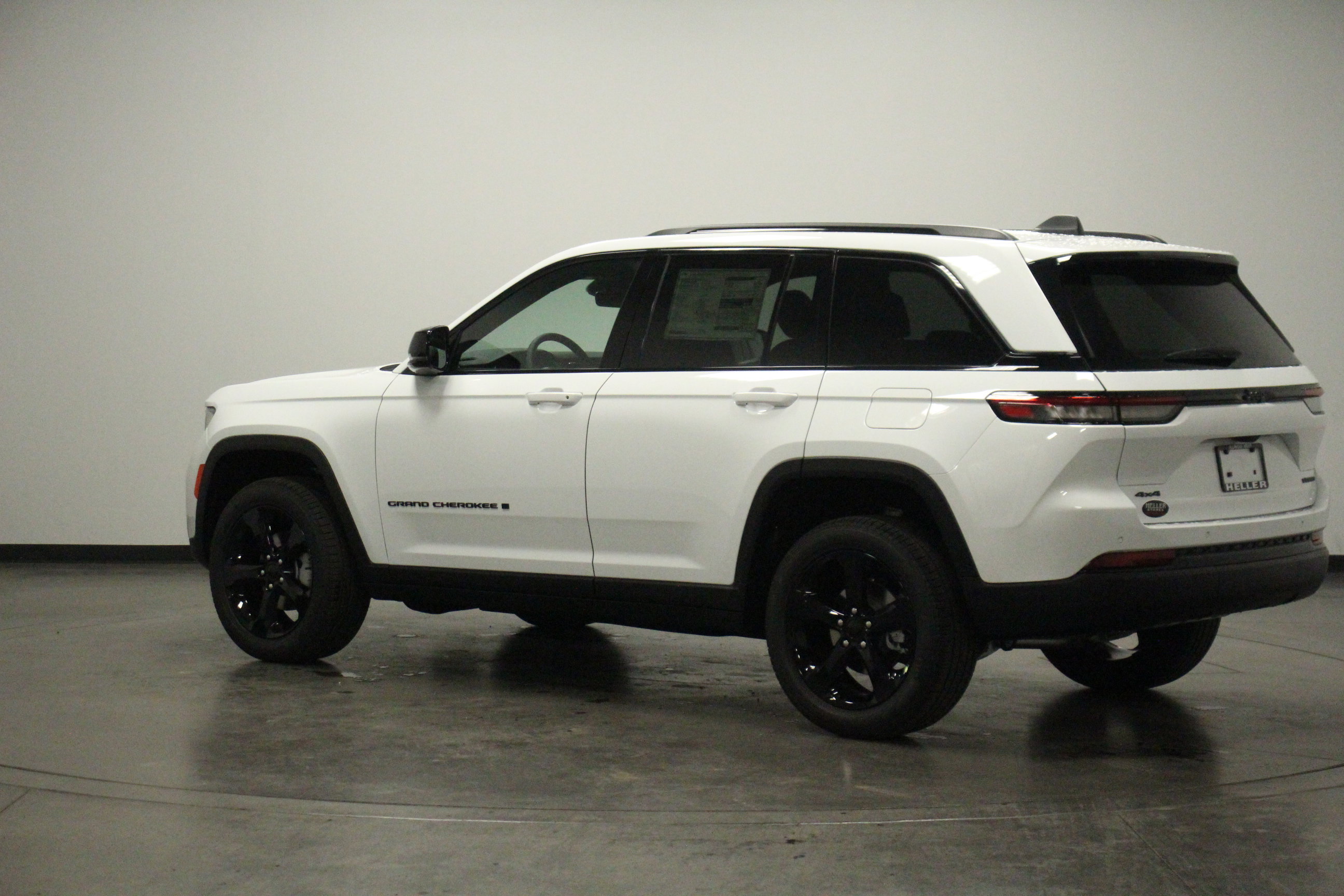 2025 Jeep Grand Cherokee Limited photo 3