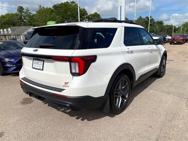 2025 Ford Explorer ST photo 3