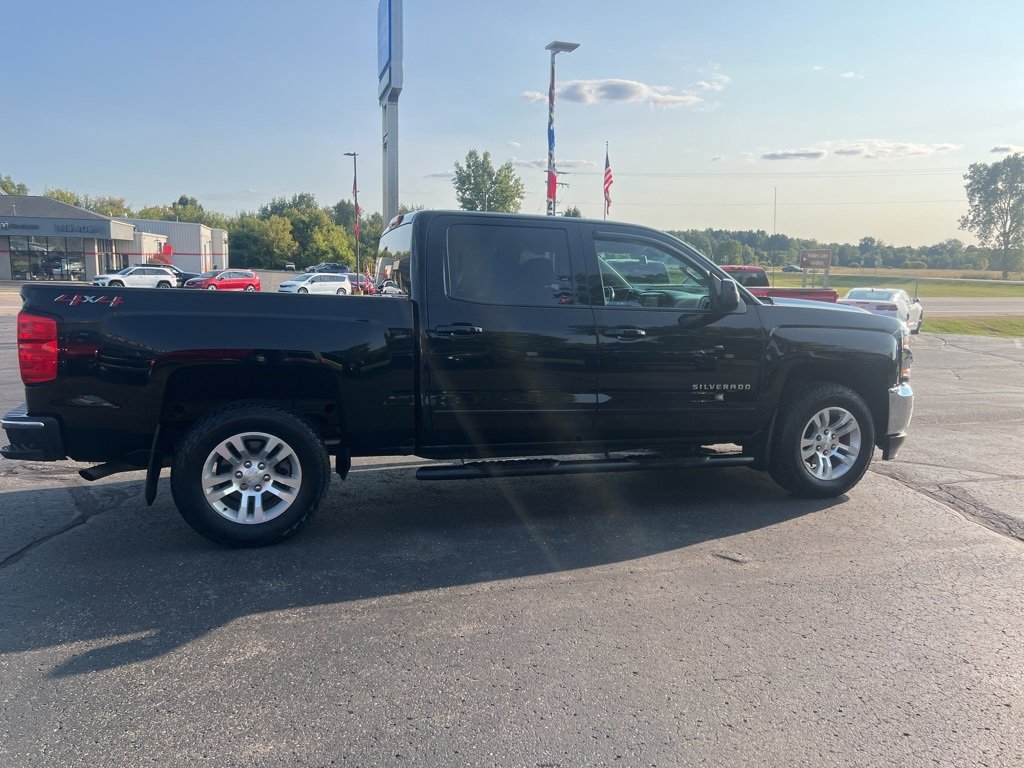 2018 Chevrolet Silverado 1500 LT photo 3