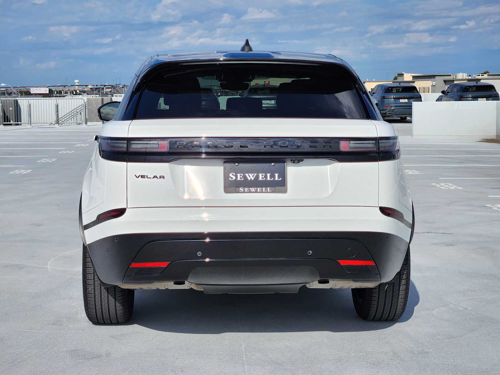 2025 Land Rover Range Rover SE photo 3
