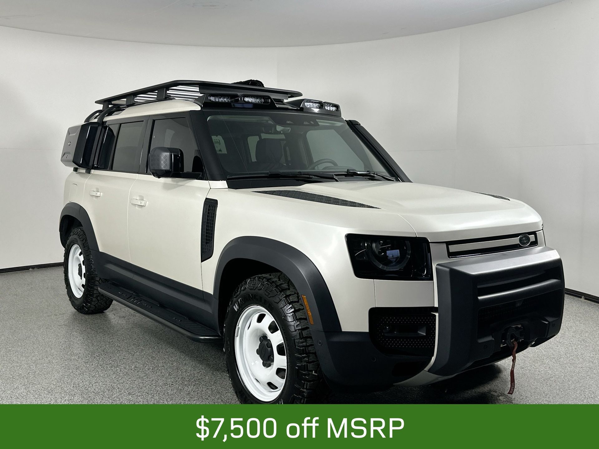 2024 Land Rover Defender 110 S photo 3