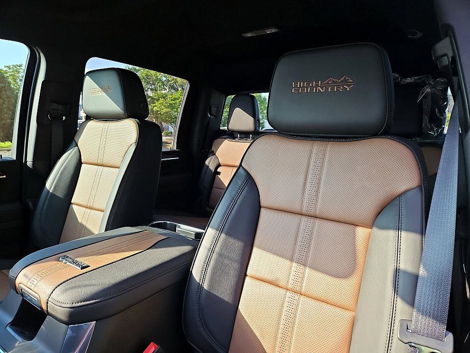 2025 Chevrolet Silverado 2500HD High Country photo 15