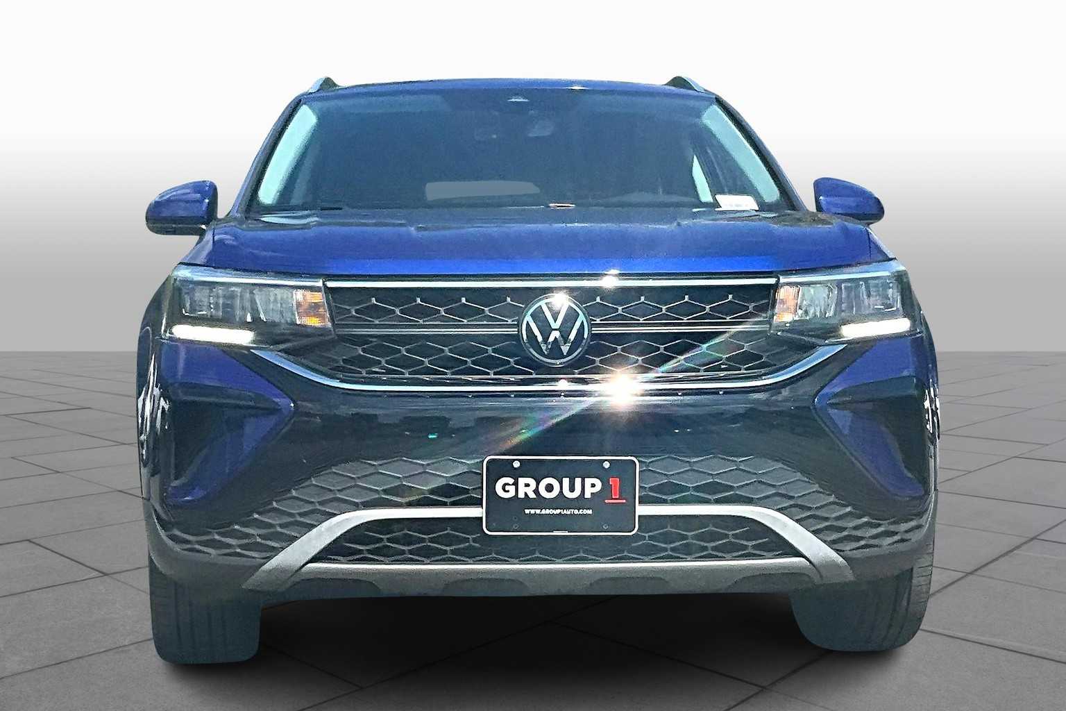 2023 Volkswagen Taos SE photo 3