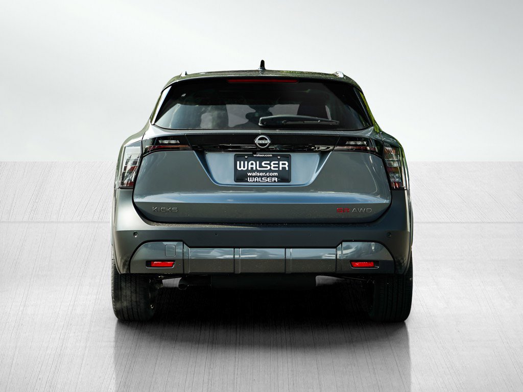 2025 Nissan Kicks SR photo 4