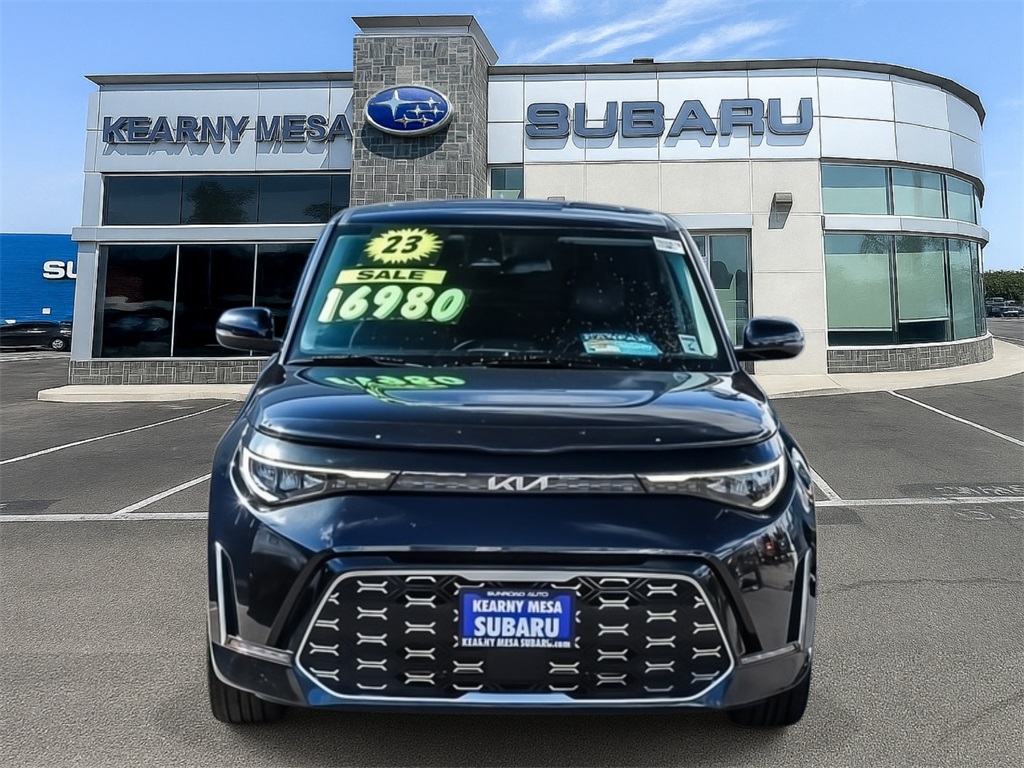 2023 Kia Soul GT-Line photo 2
