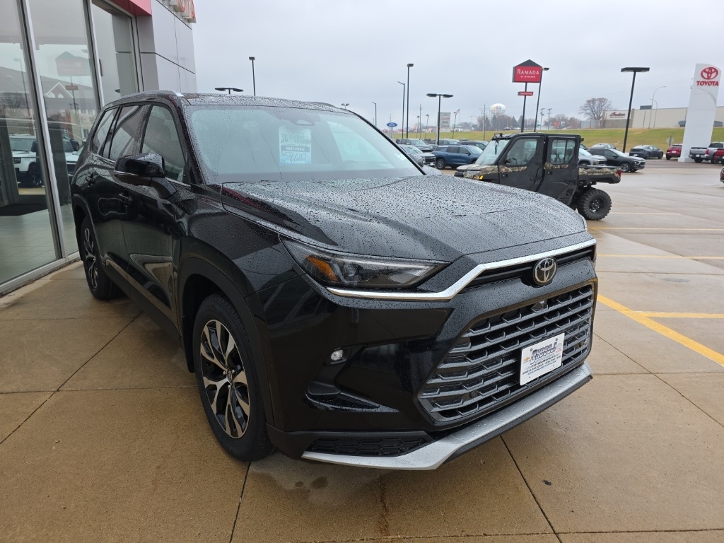 2026 Toyota Grand Highlander Hybrid photo 2