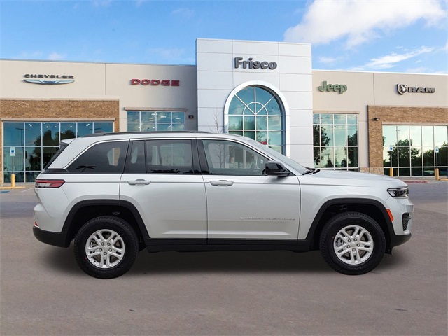 2025 Jeep Grand Cherokee Laredo Altitude photo 2