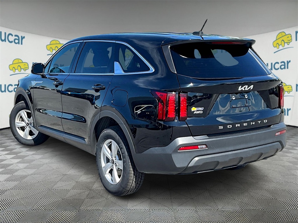 2022 Kia Sorento LX photo 4