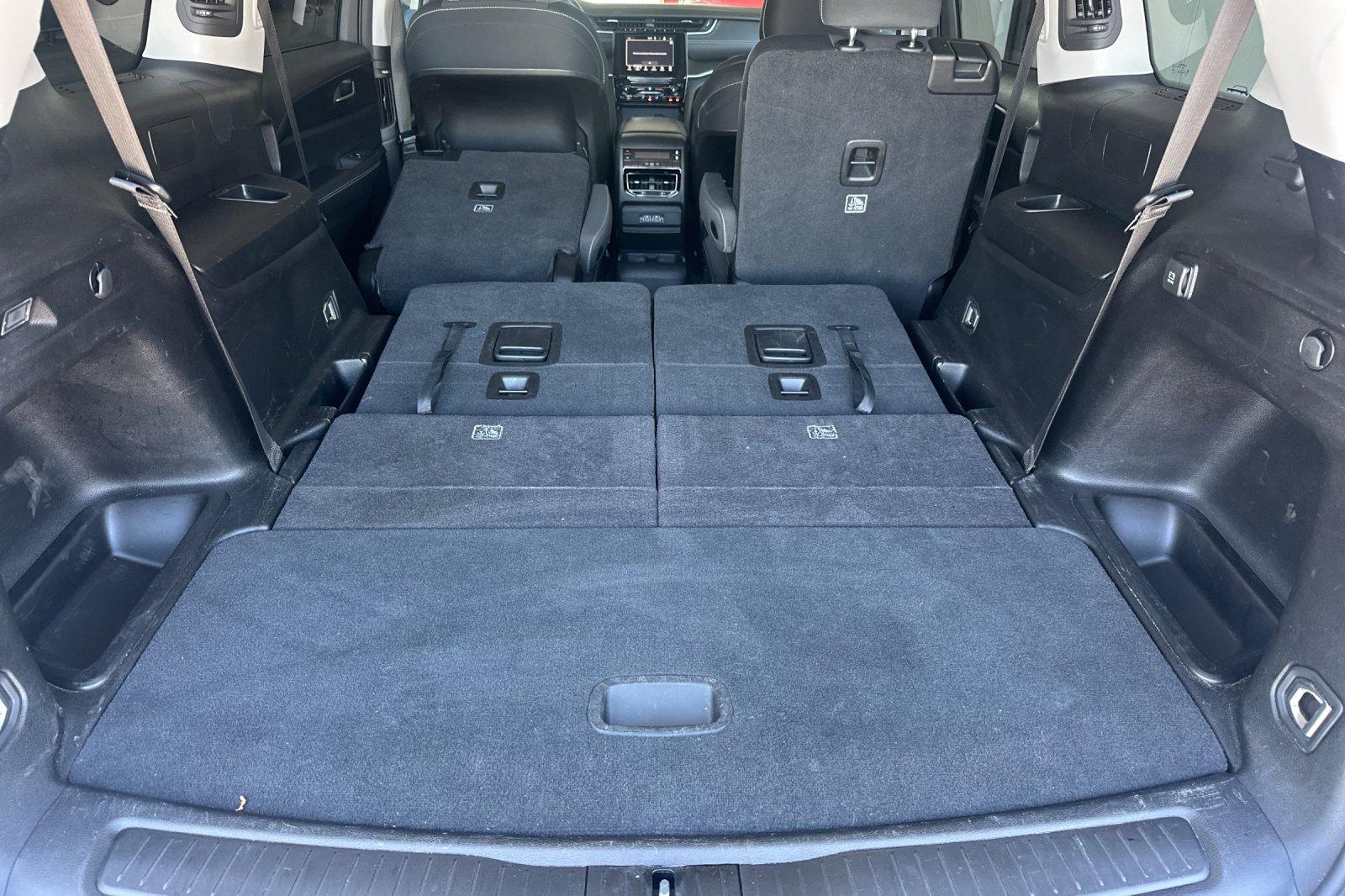 2023 Jeep Grand Cherokee Laredo photo 16