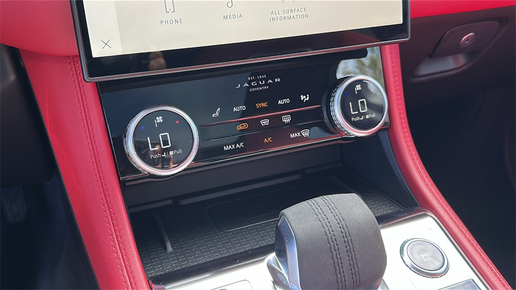 2024 Jaguar F-PACE P400 R-Dynamic S photo 19
