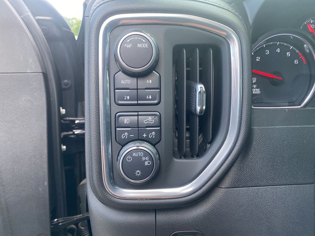 2021 Chevrolet Silverado 1500 RST photo 7