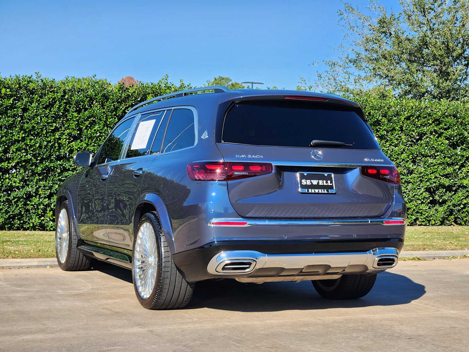 2024 Mercedes Benz GLS Maybach 600 4MATIC photo 3