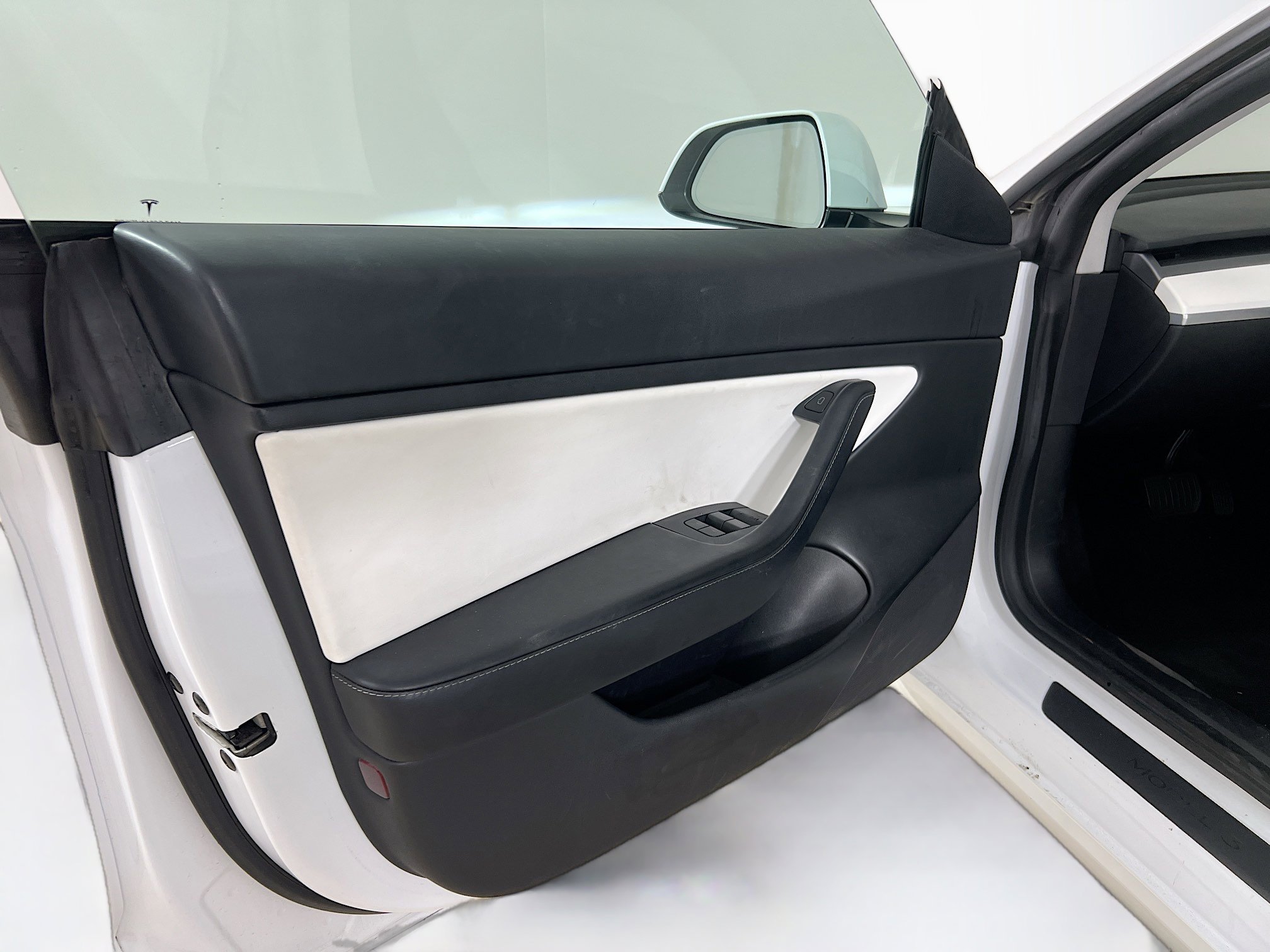 2021 Tesla Model 3 Standard Range Plus photo 11