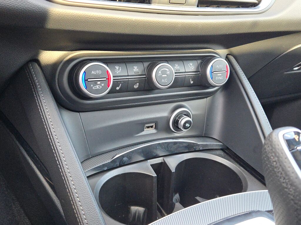 2024 Alfa Romeo Stelvio Ti photo 25