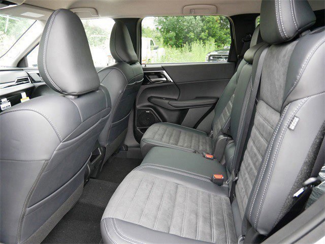 2025 Mitsubishi Outlander SE photo 5