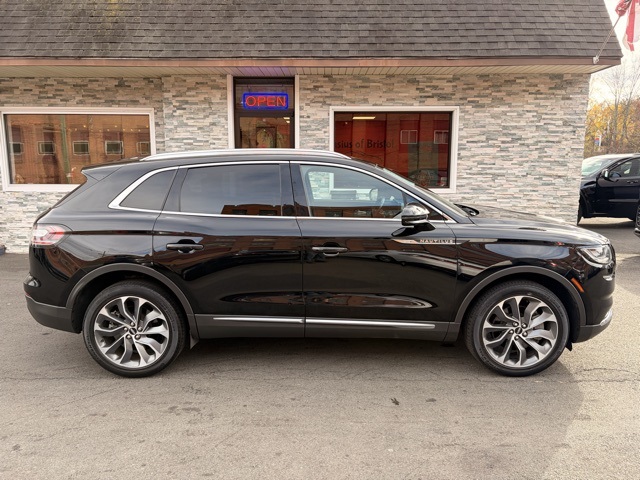 2021 Lincoln Nautilus Reserve photo 4