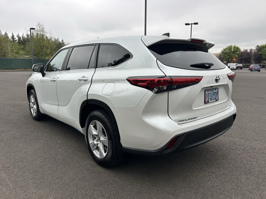 2023 Toyota Highlander Hybrid LE photo 2