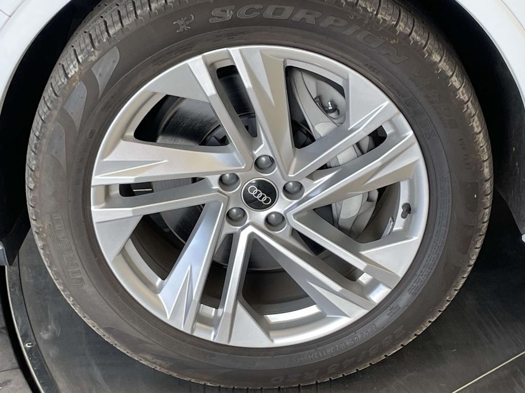 2021 Audi Q7 55 Prestige photo 11