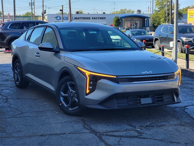 2025 Kia K4 LXS photo 2