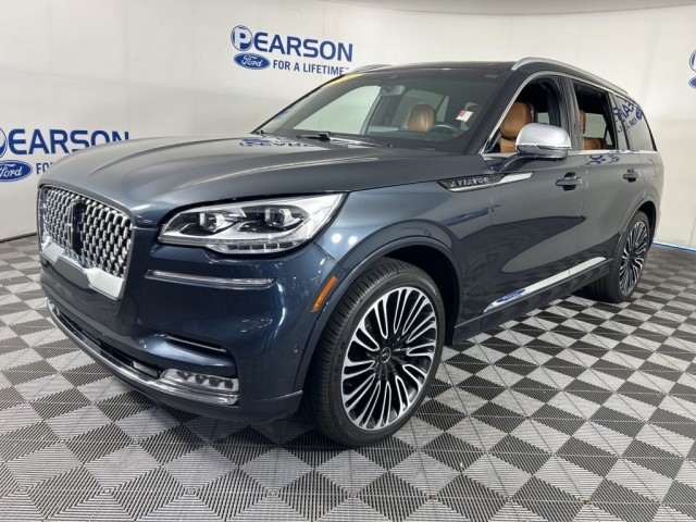2022 Lincoln Aviator Black Label's photo