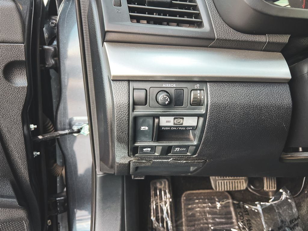 2013 Subaru Legacy 2.5i Premium photo 21