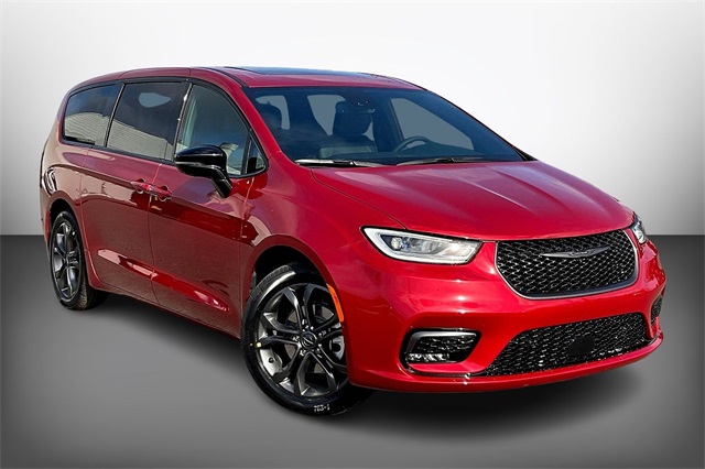 2026 Chrysler Pacifica Select's photo