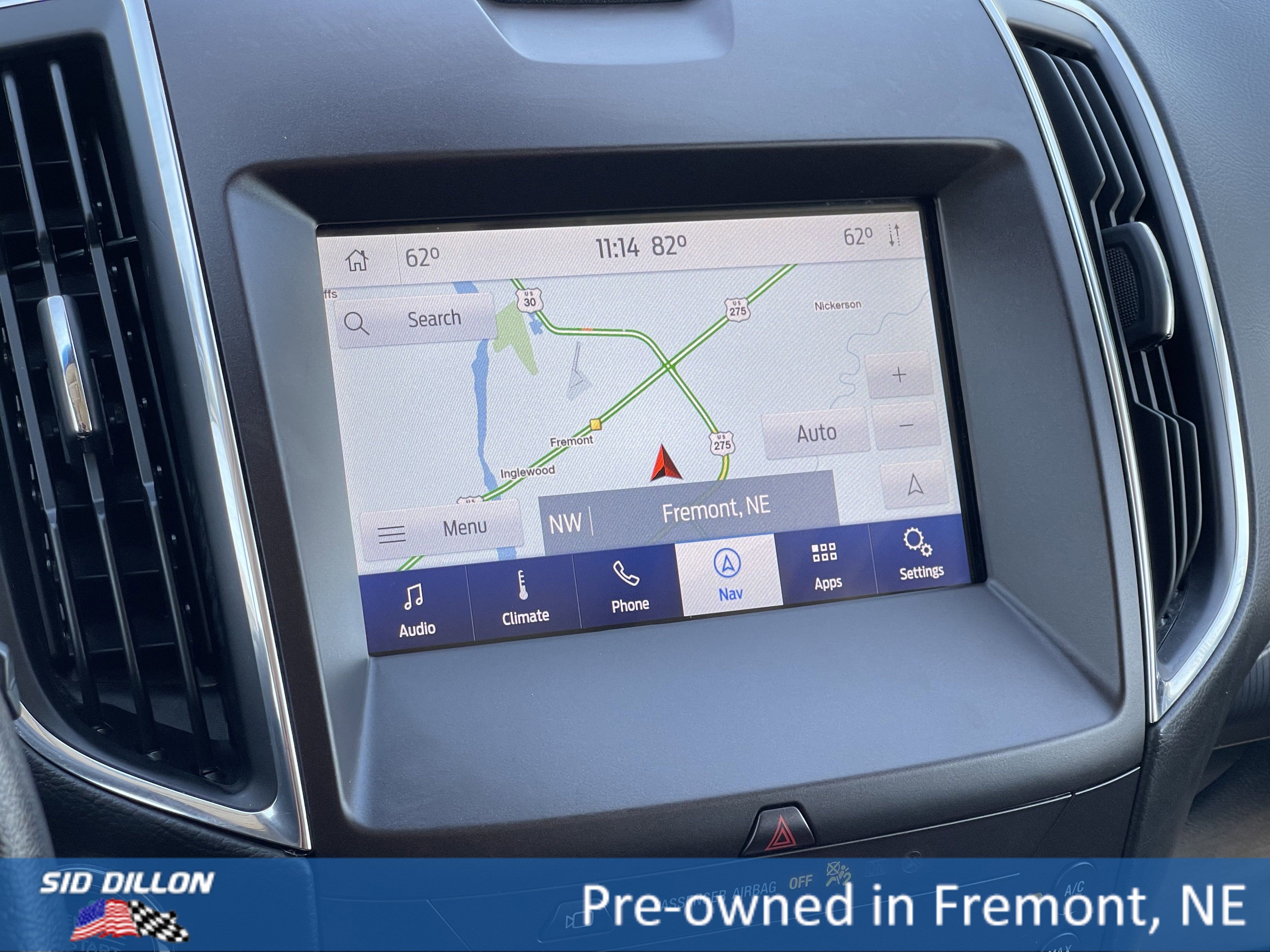 2020 Ford Edge Titanium photo 2