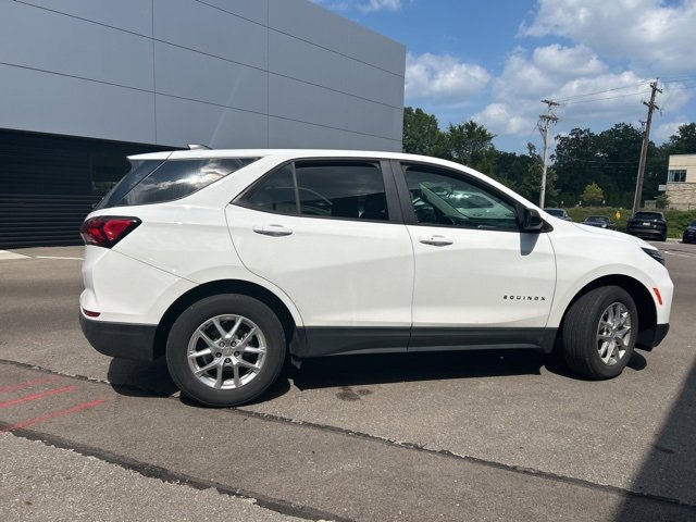 2022 Chevrolet Equinox LS photo 4