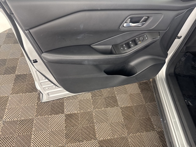 2024 Nissan Rogue SV photo 16