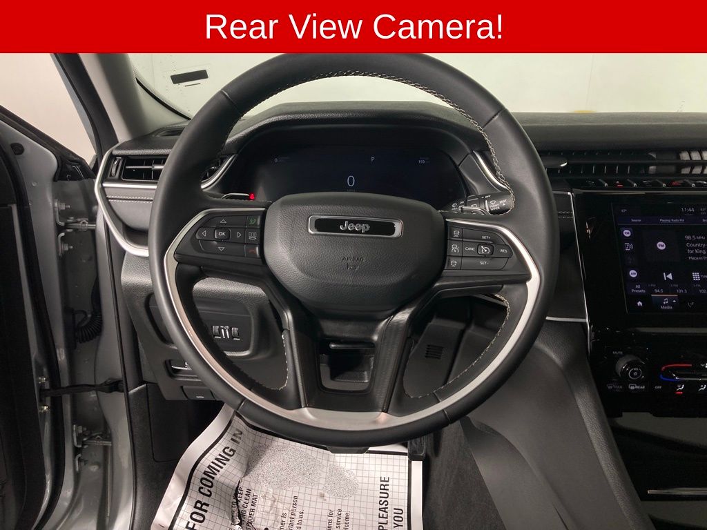 2023 Jeep Grand Cherokee Laredo photo 4