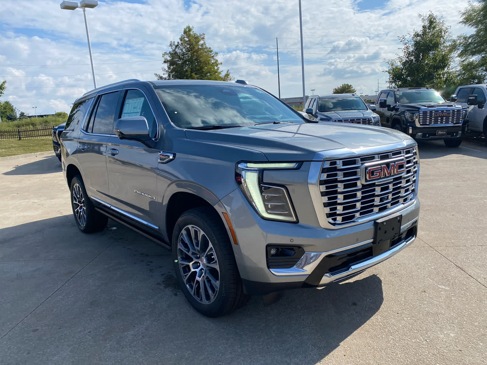 2025 Gmc Yukon Denali photo 4