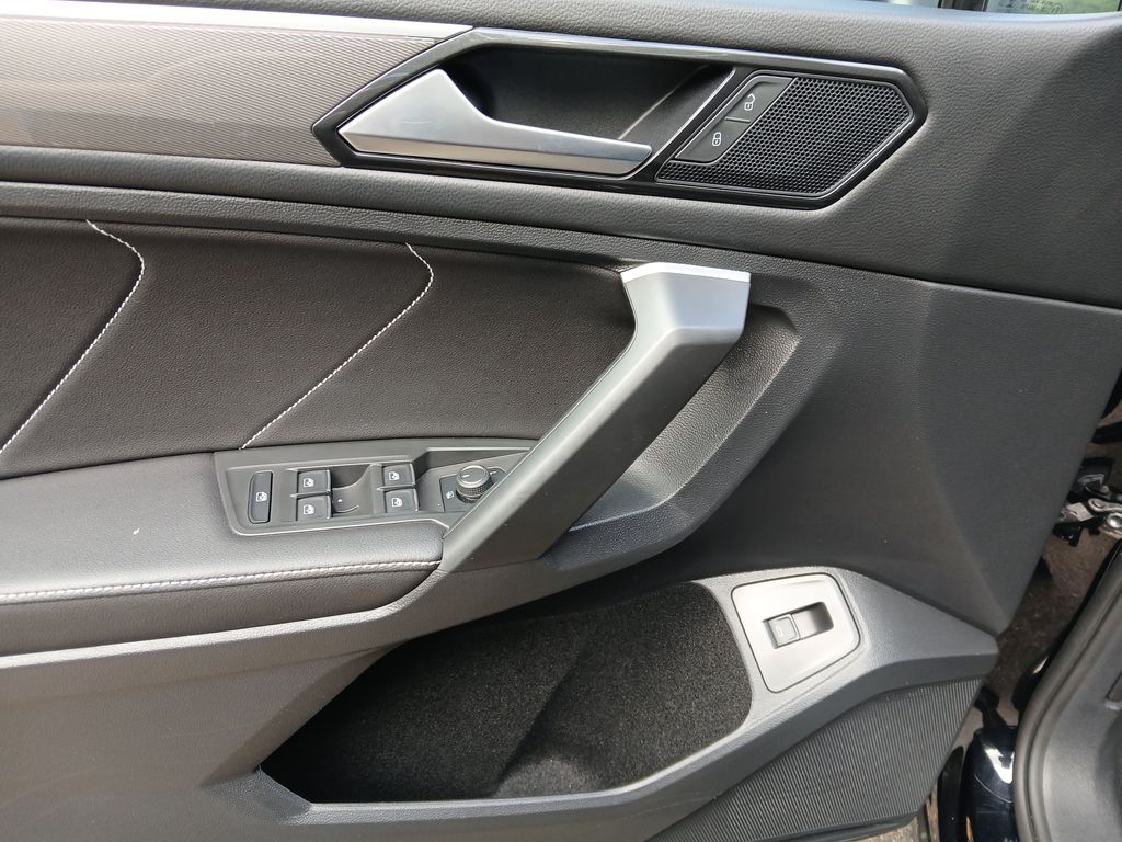 2024 Volkswagen Tiguan SE R-Line Black photo 10