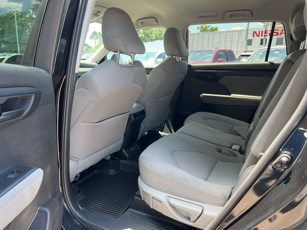 2023 Toyota Highlander L photo 14