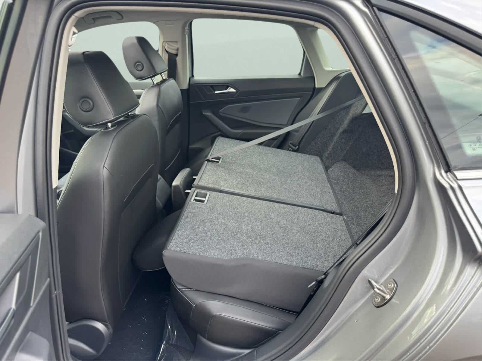 2025 Volkswagen Jetta SE photo 36
