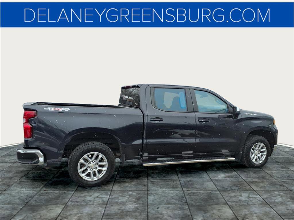 2022 Chevrolet Silverado 1500 LT photo 2