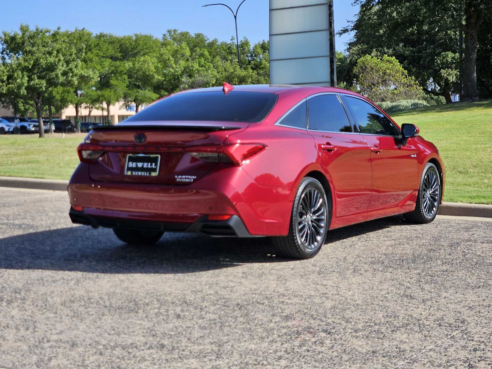 2021 Toyota Avalon Hybrid Limited photo 2