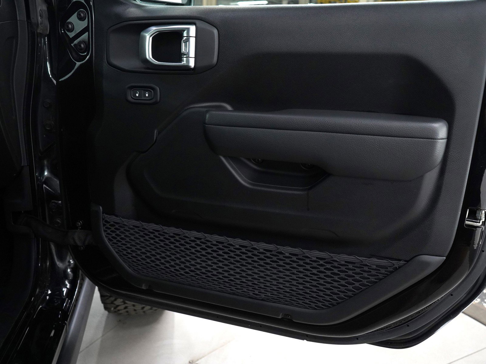 2023 Jeep Wrangler Rubicon photo 9