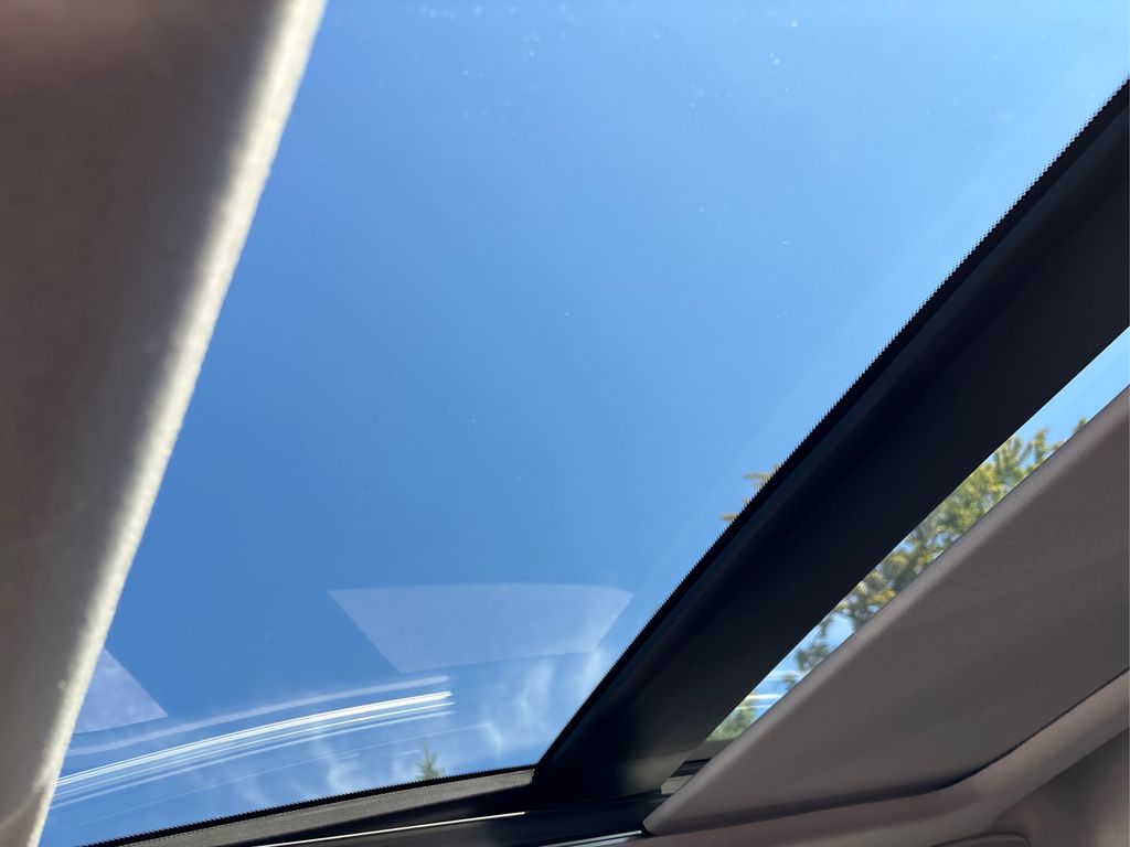 2025 Nissan Kicks SV photo 15