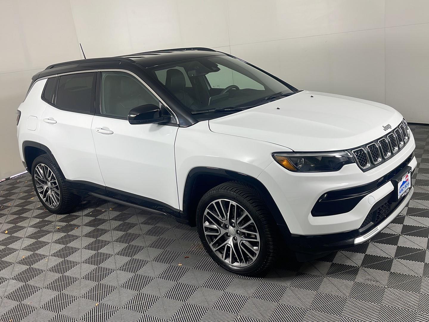 2023 Jeep Compass Limited photo 3