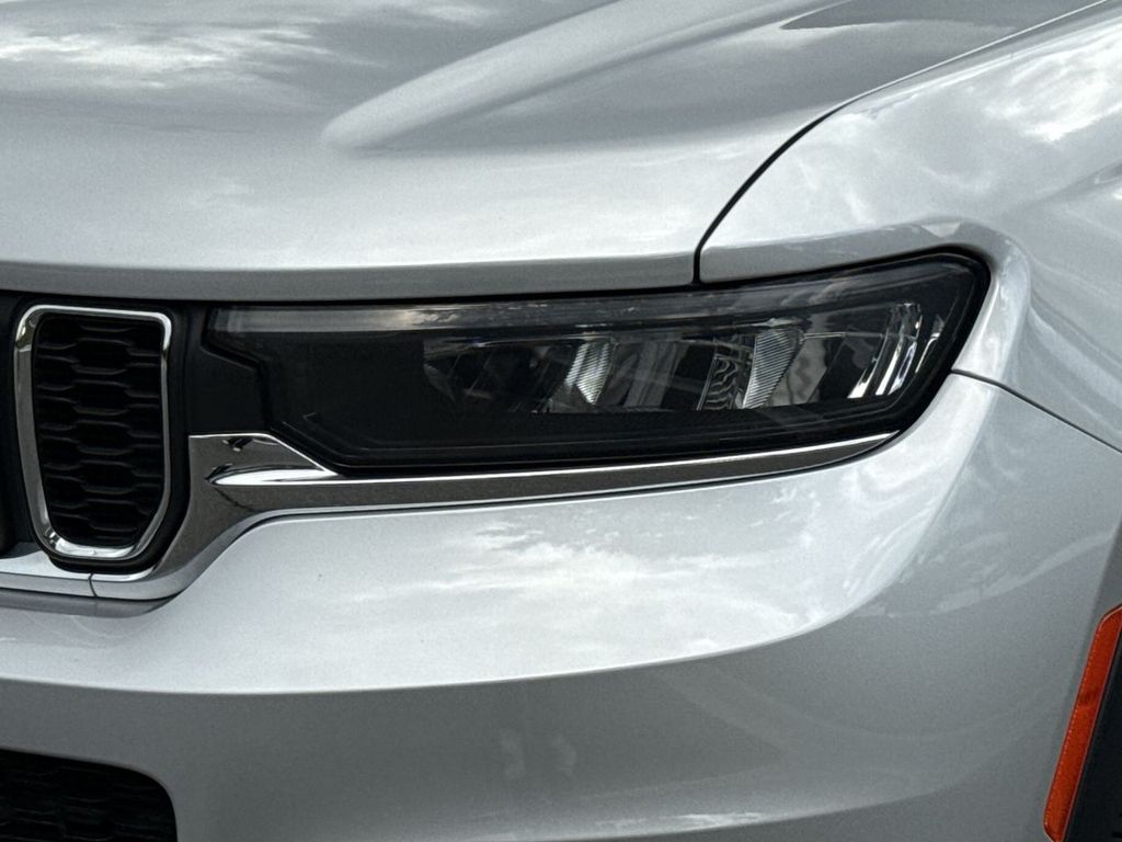 2021 Jeep Grand Cherokee Laredo photo 8