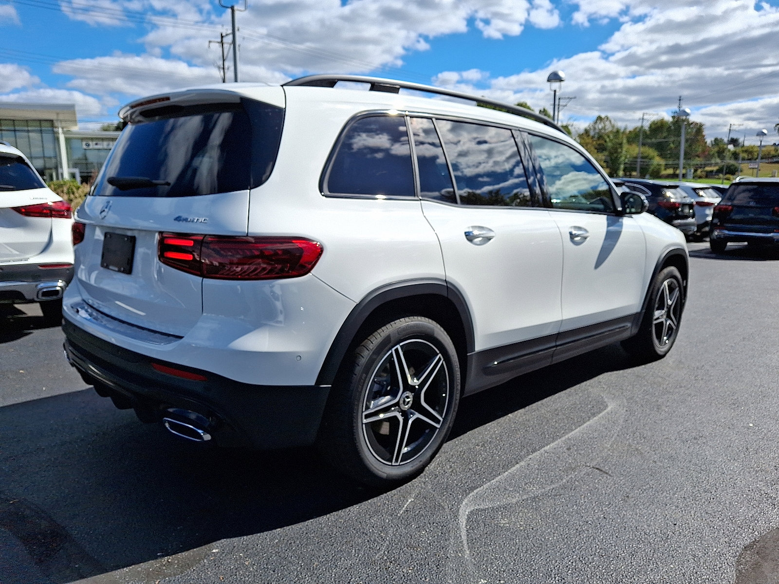 2026 Mercedes Benz GLB 250 4MATIC photo 4