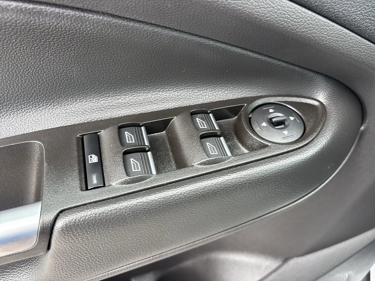 2017 Ford C-Max Hybrid SE photo 12