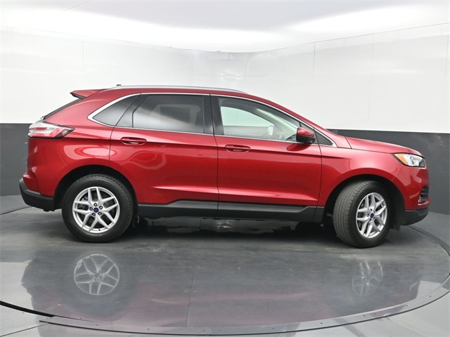 2021 Ford Edge SEL photo 2