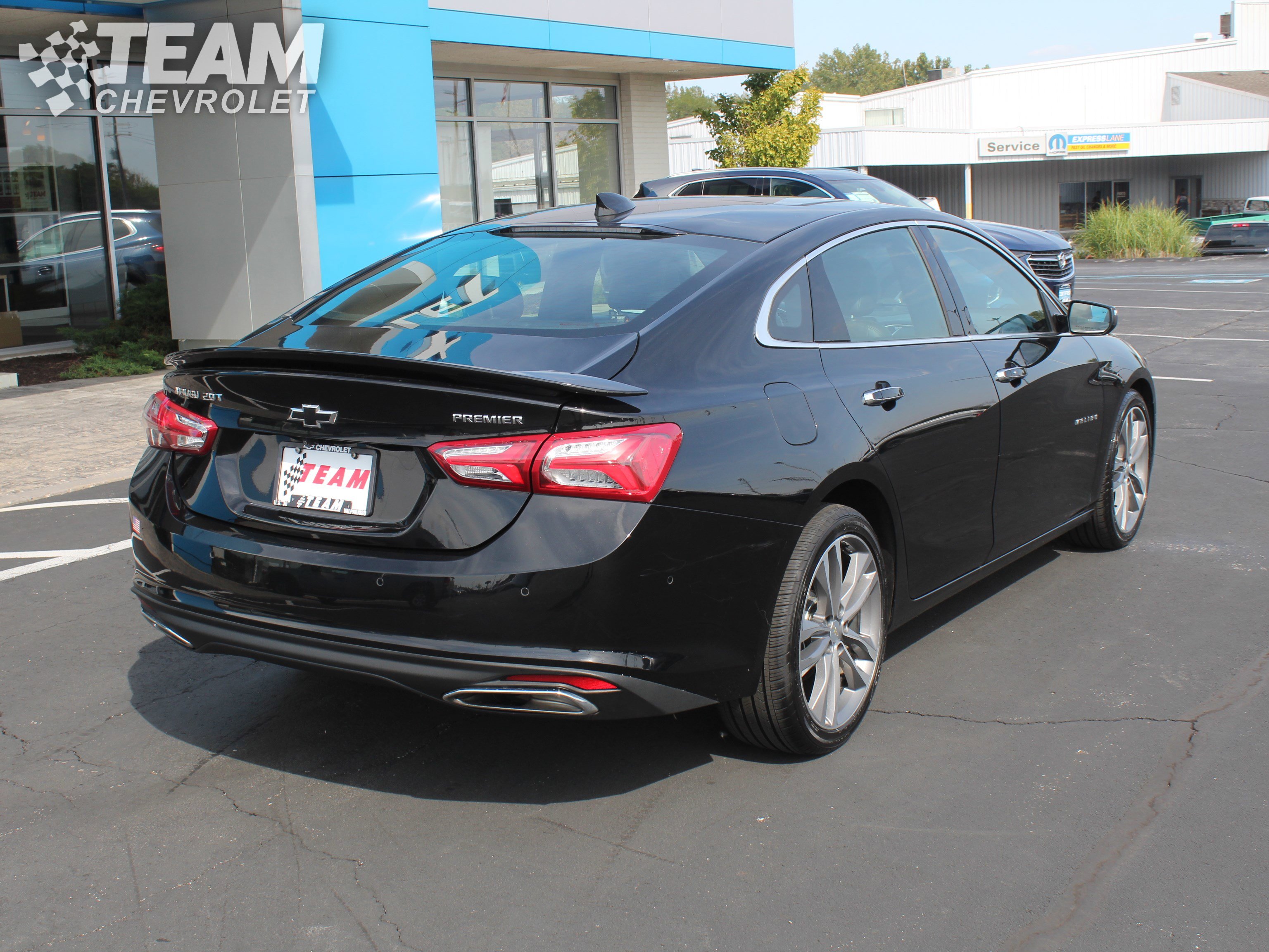 2022 Chevrolet Malibu Premier photo 2
