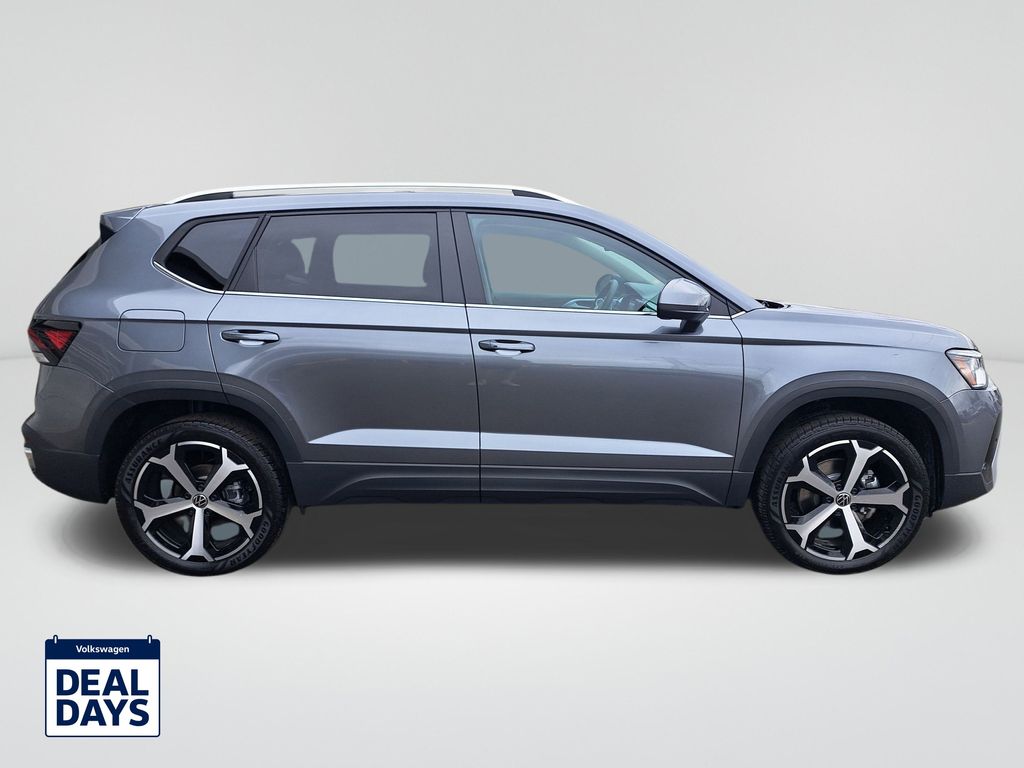 2025 Volkswagen Taos SEL photo 4