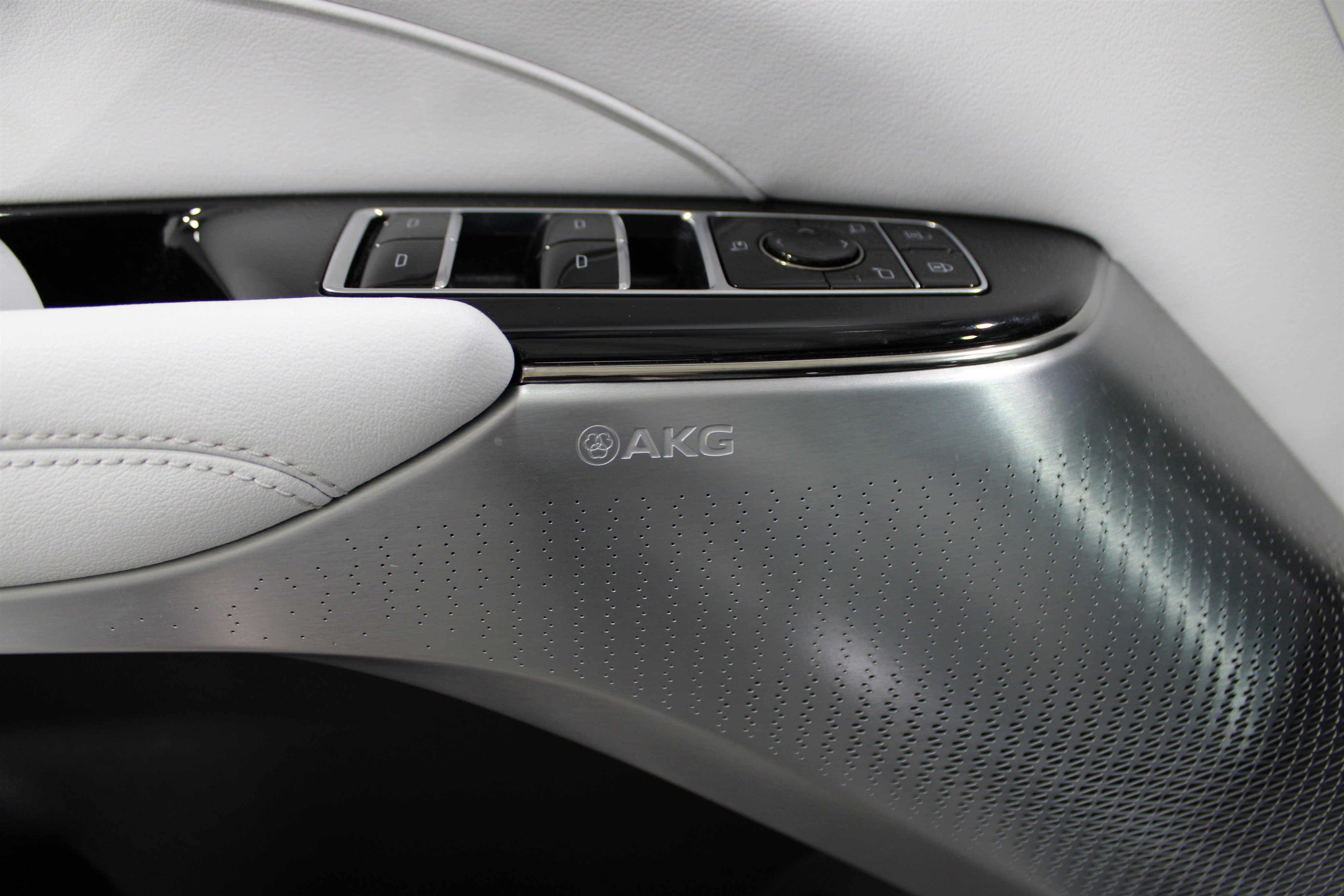 2023 Cadillac Lyriq Luxury photo 4