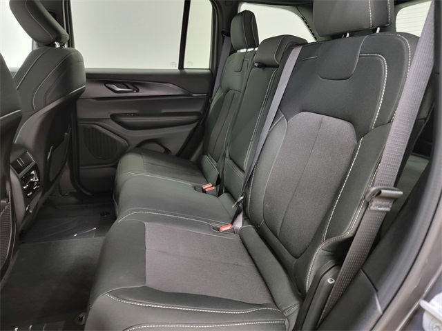 2025 Jeep Grand Cherokee Laredo X photo 12