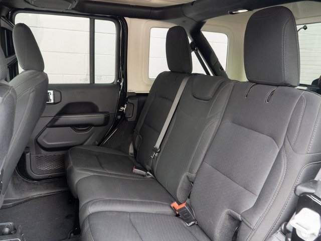 2022 Jeep Wrangler Unlimited Sahara photo 19